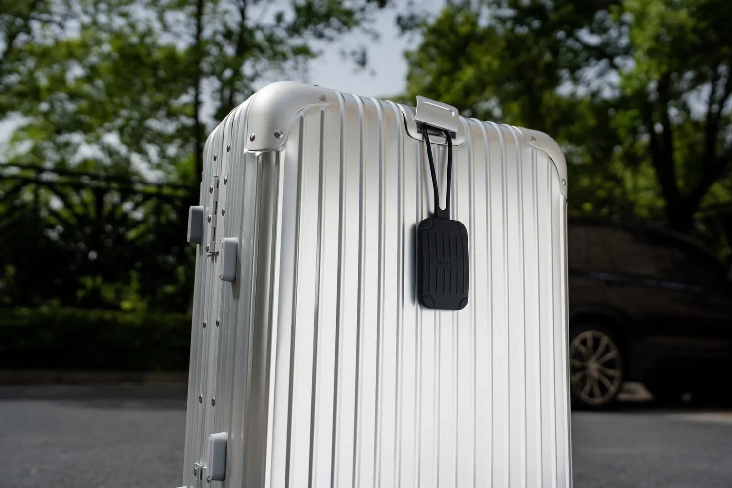 How-to-Track-your-Luggage - Micflip